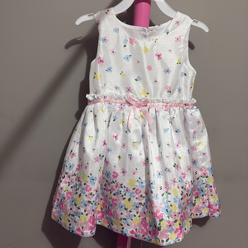 Dress - Picture 5 of 9